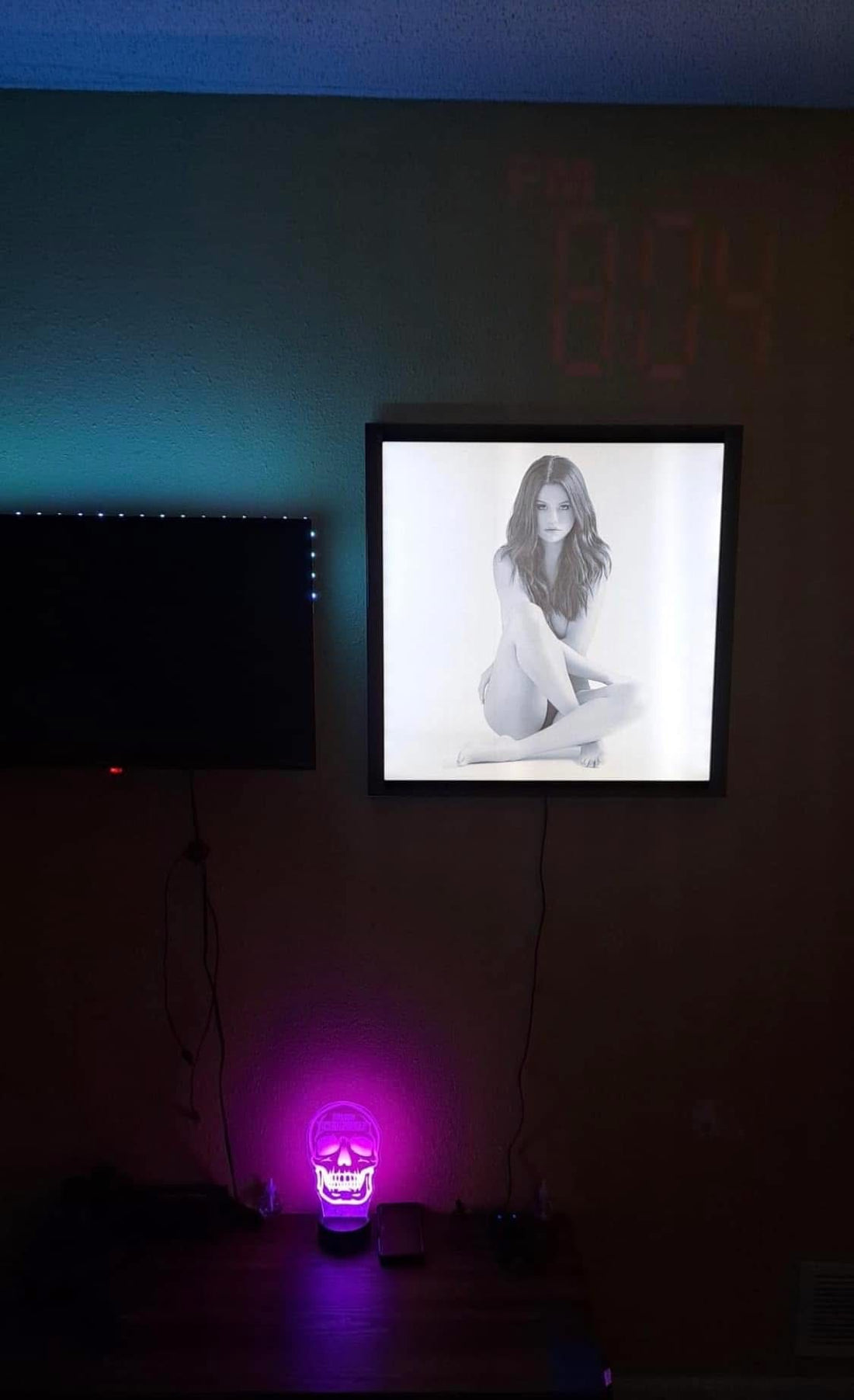 1 Qty Glowbox "World Famous" LED Poster Frame - Select Poster Size: